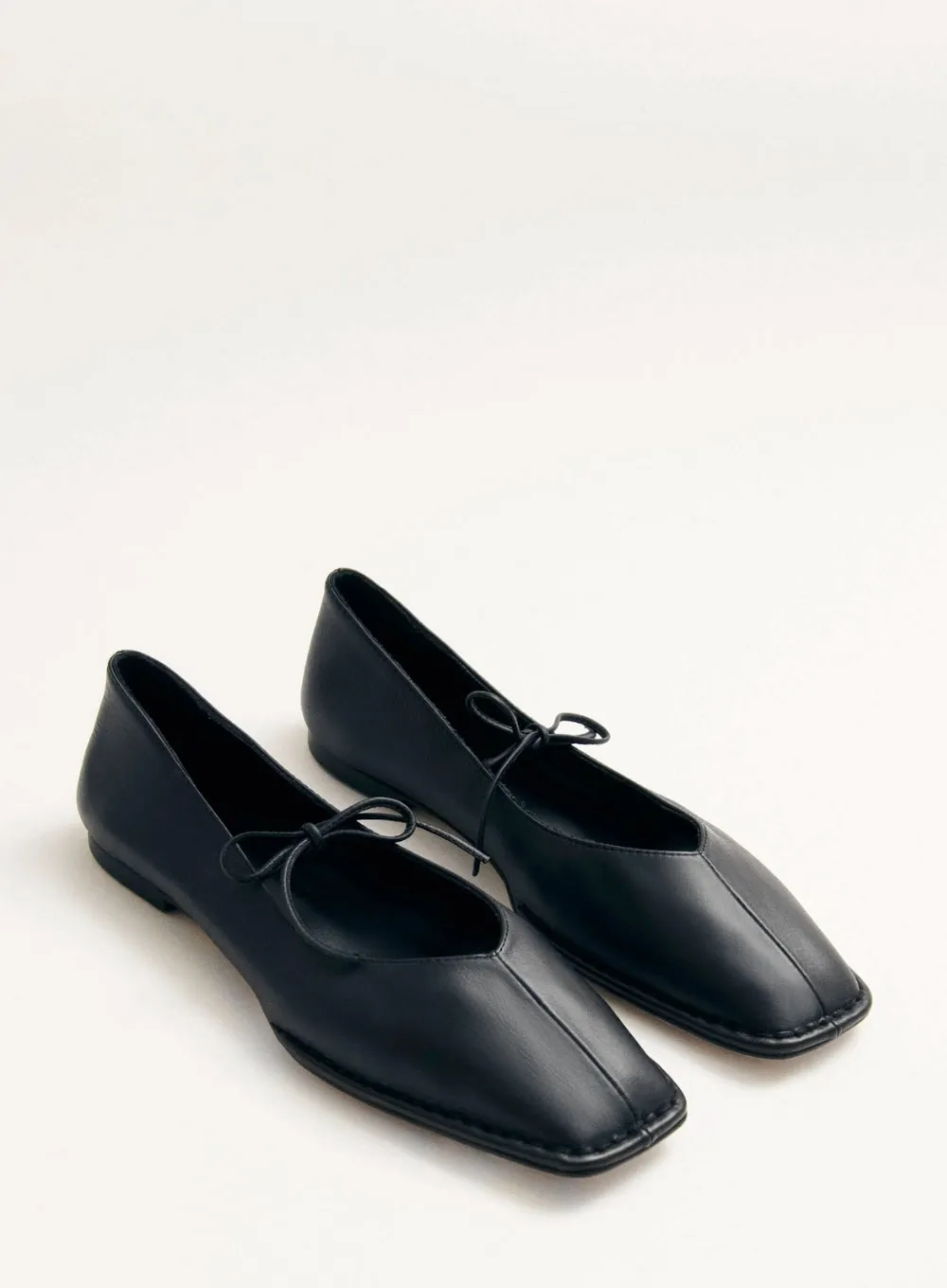 ALOHAS | Sway Black Flats