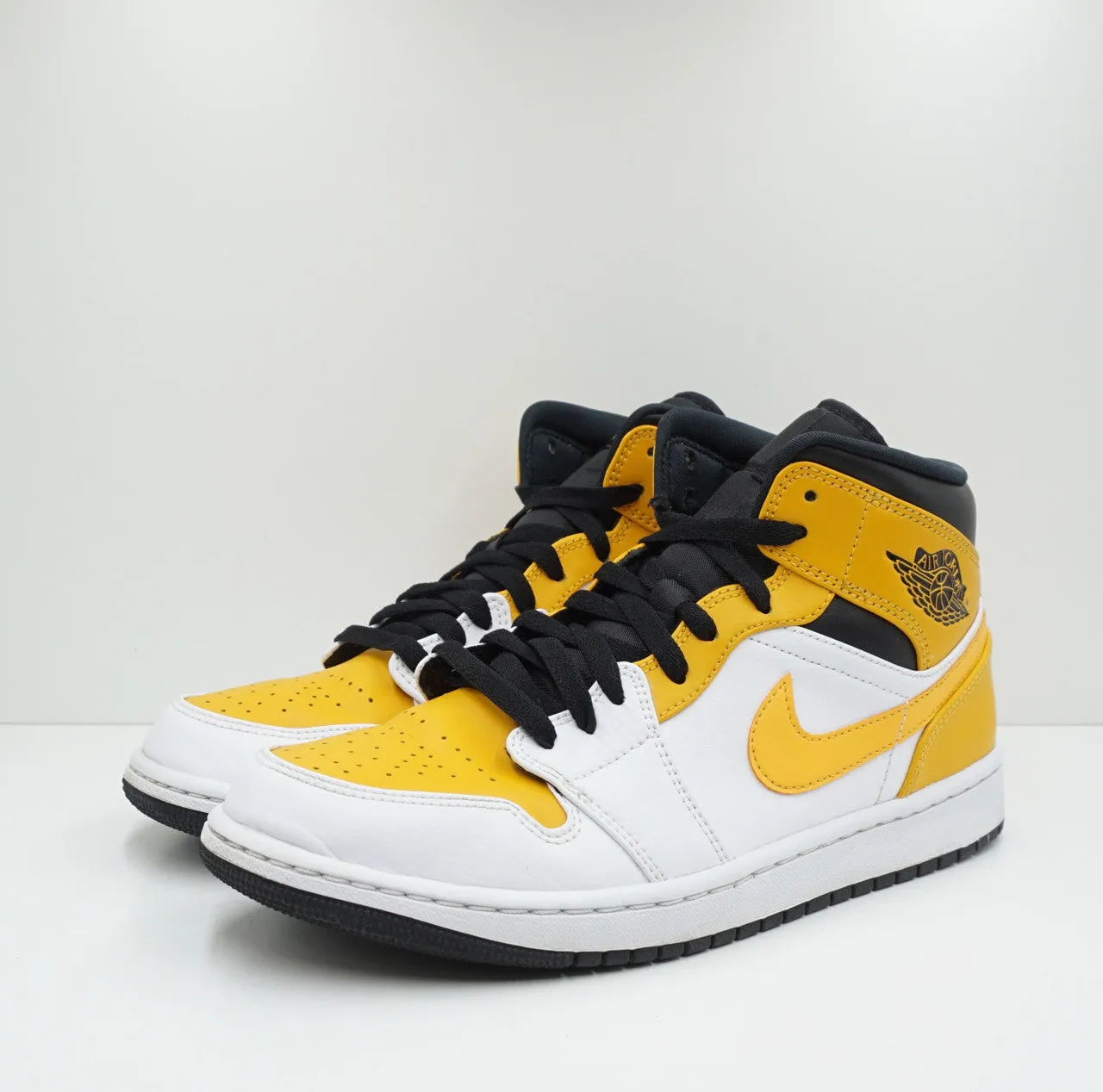 Jordan 1 Mid University Gold