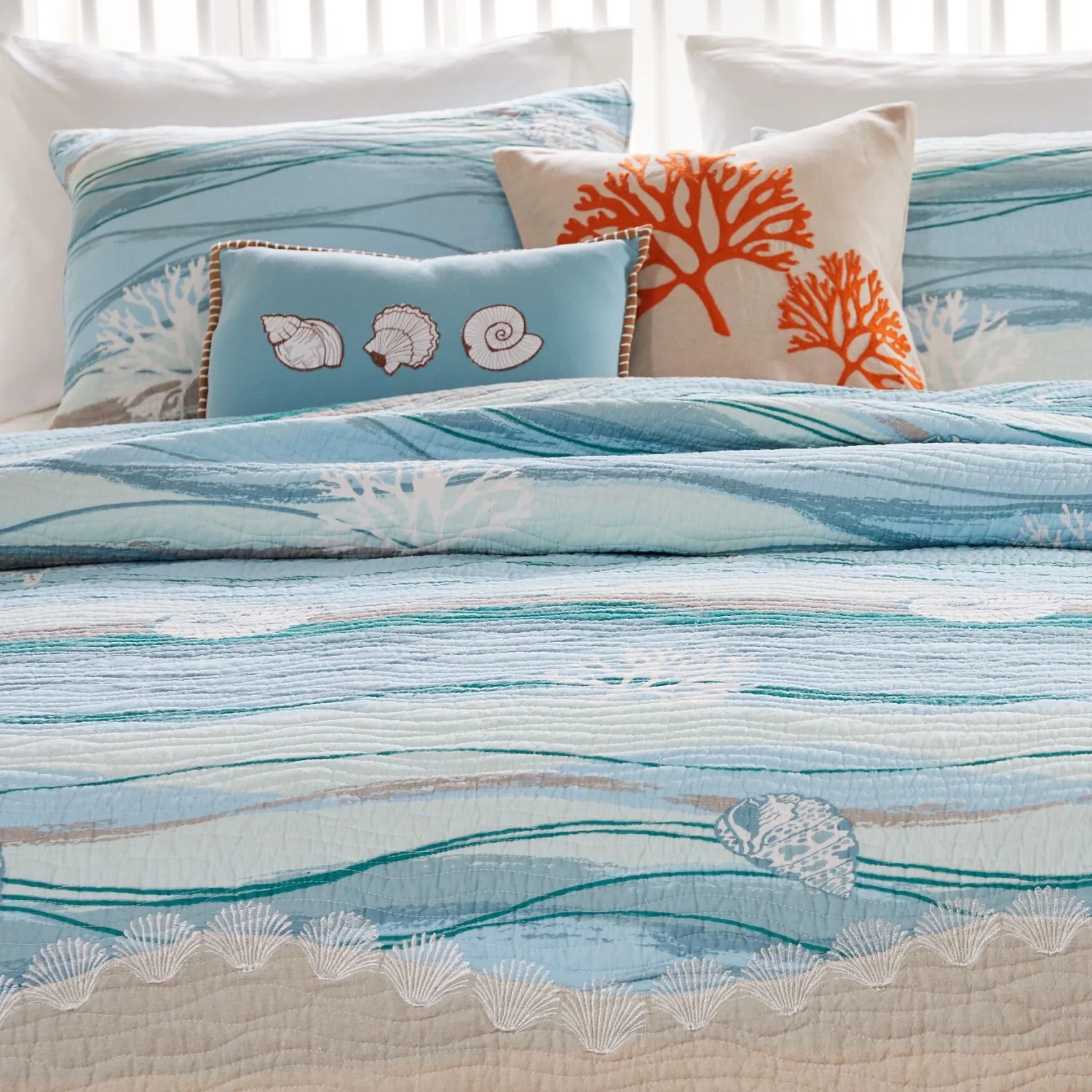 Maui Quilt And Decorative Pillow Set