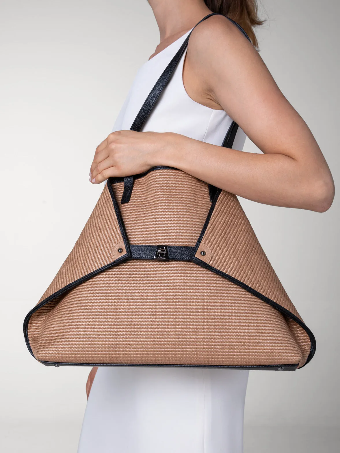 Medium Ai Shoulder Bag in Raffia