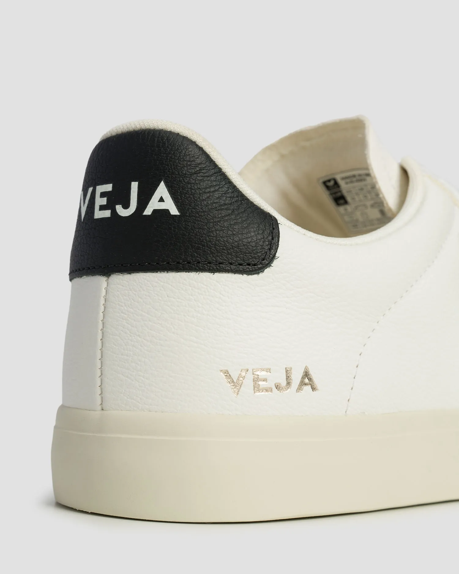 Men’s white shoes Veja Campo CP0501537m-extrawhiteblack