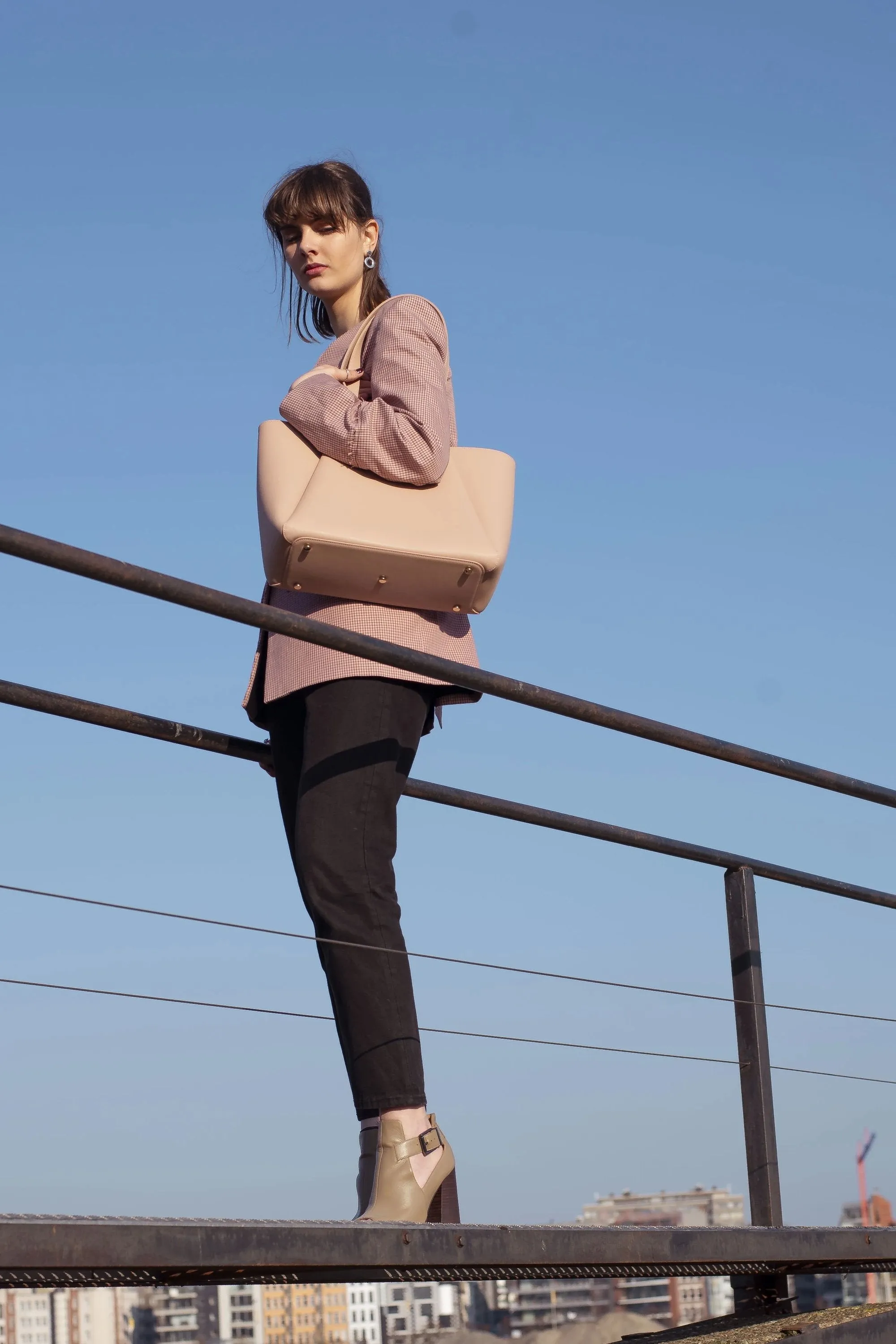 Midi Pyramid Nude Pink Bag