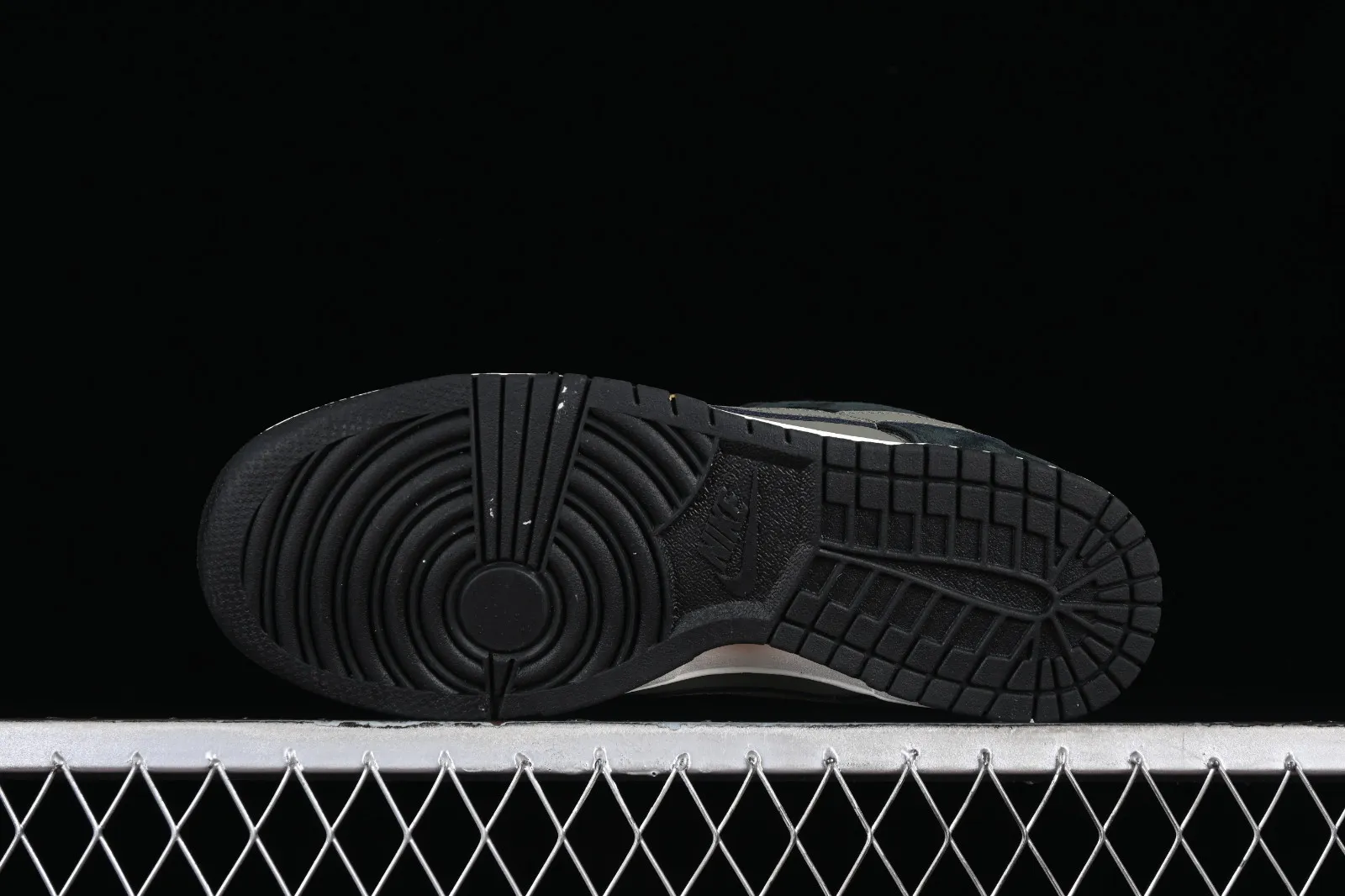 Nike SB Dunk Low Dark Grey Black Yellow 504750-078