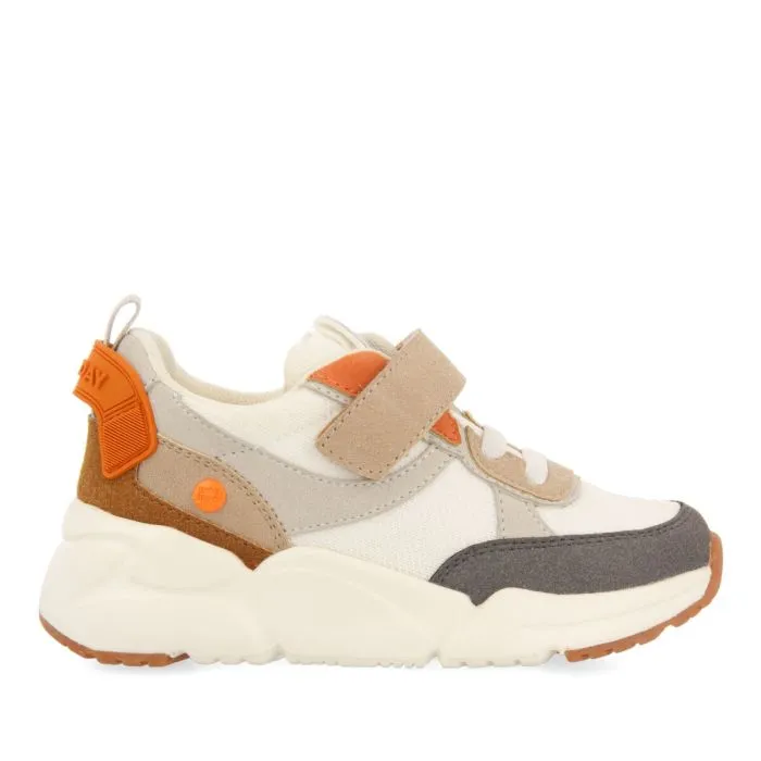 Ouanne boys off white sneakers with light and flexible chunky soles