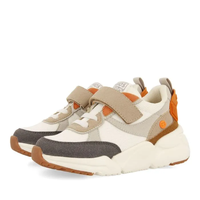 Ouanne boys off white sneakers with light and flexible chunky soles