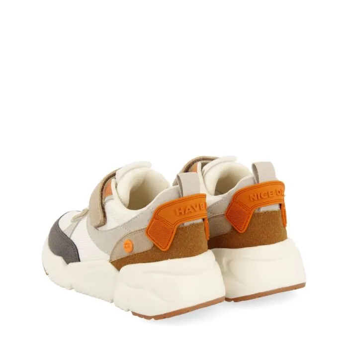 Ouanne boys off white sneakers with light and flexible chunky soles