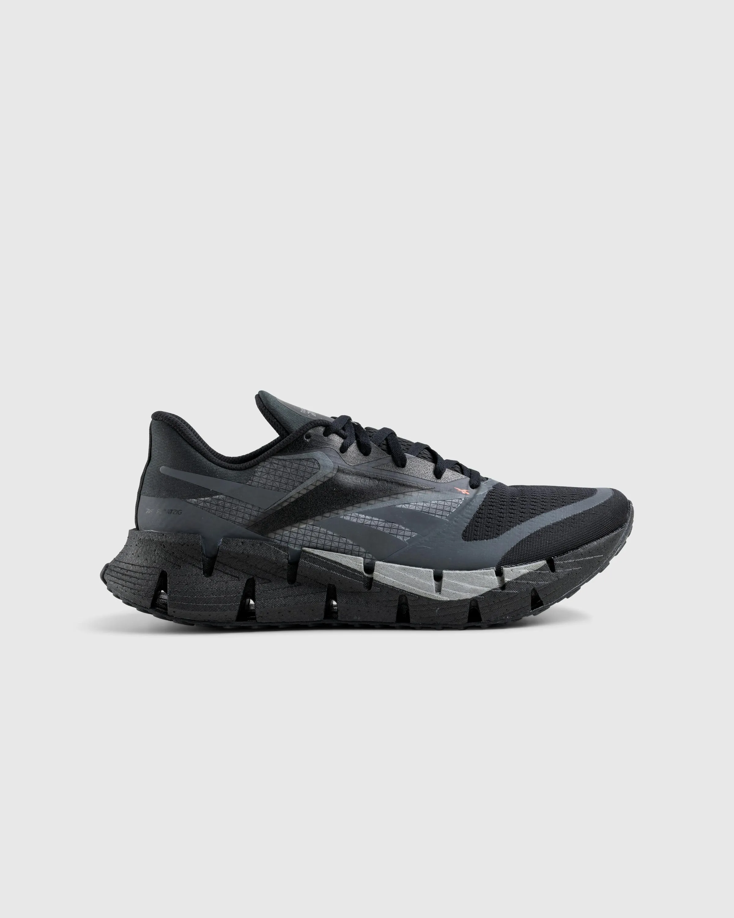 Reebok – FloatZig Black | Highsnobiety Shop