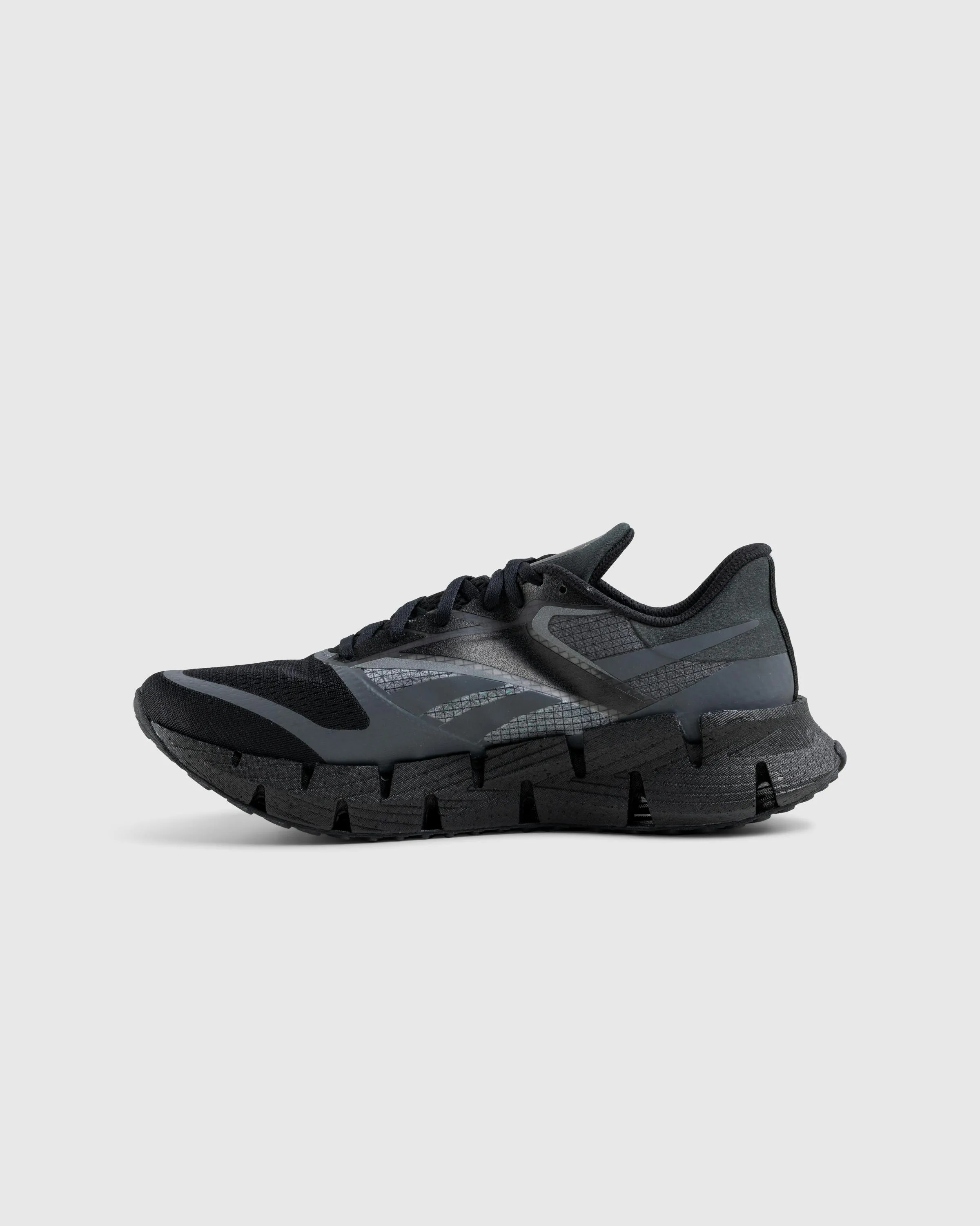 Reebok – FloatZig Black | Highsnobiety Shop