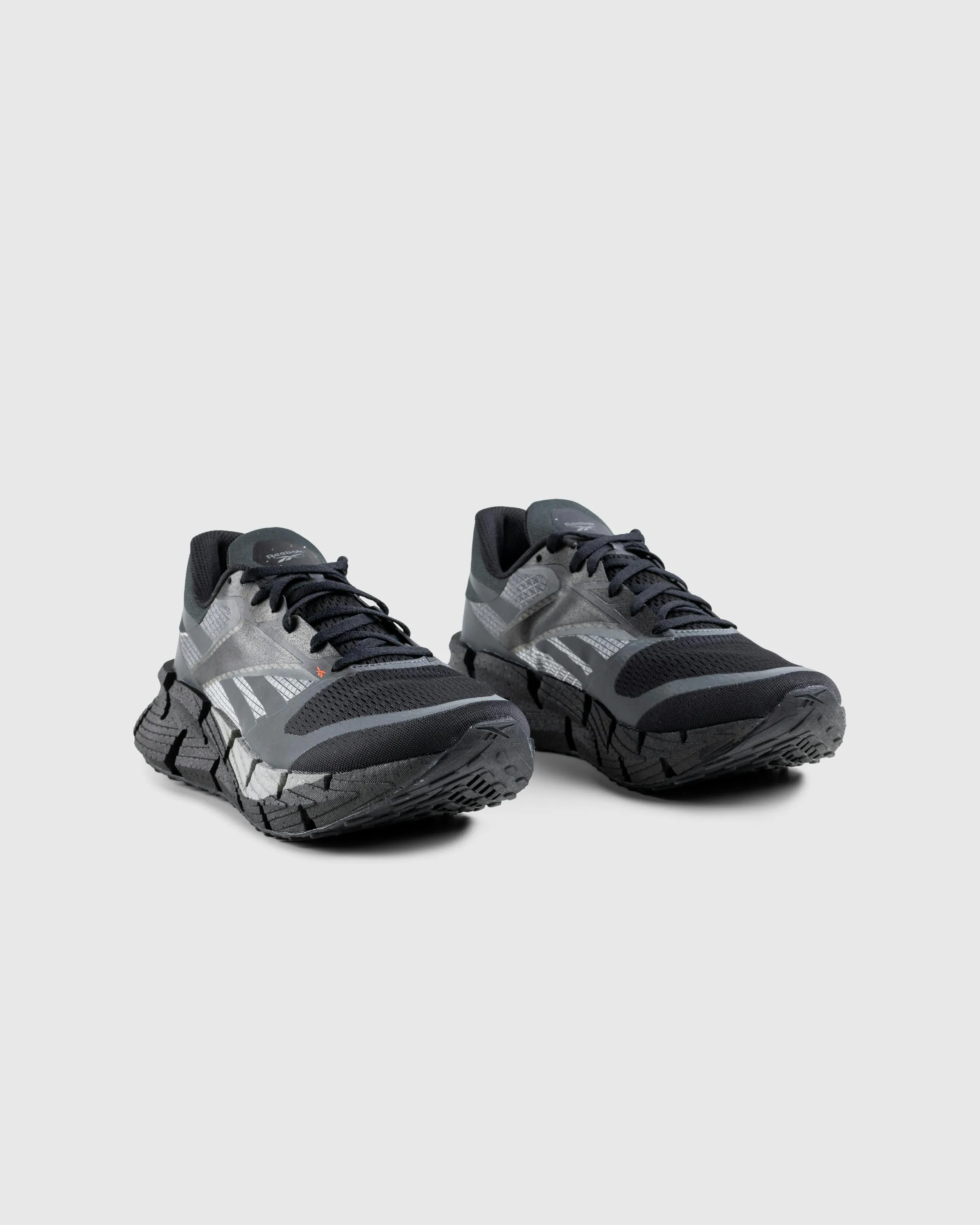 Reebok – FloatZig Black | Highsnobiety Shop