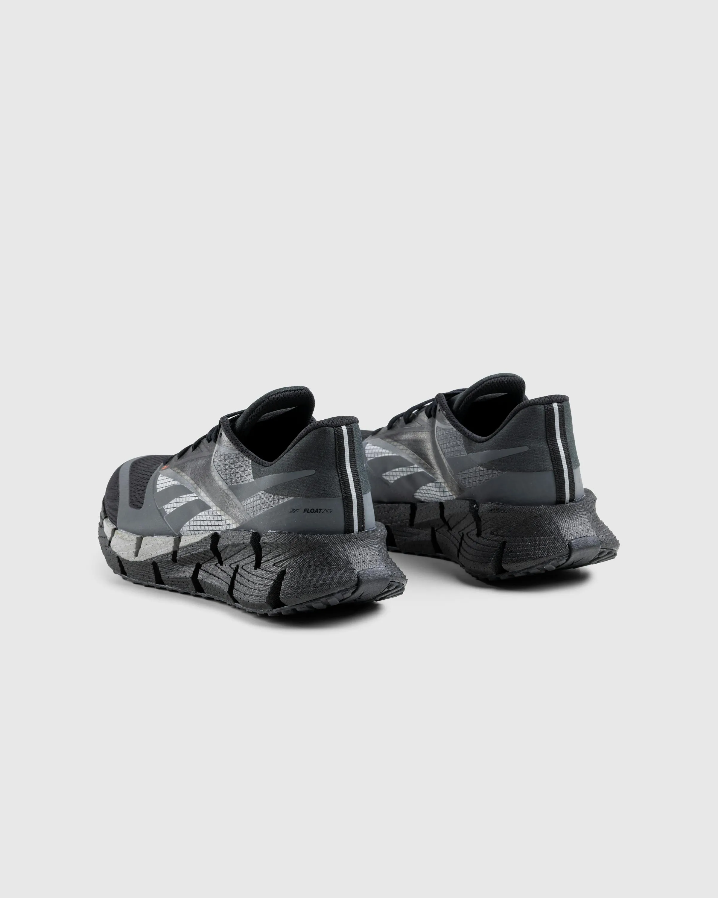 Reebok – FloatZig Black | Highsnobiety Shop