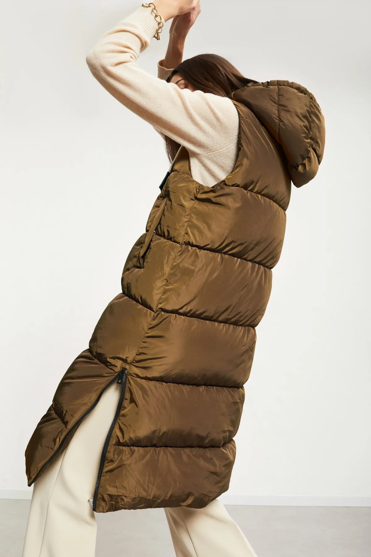 Sleeveless puffer midi jacket