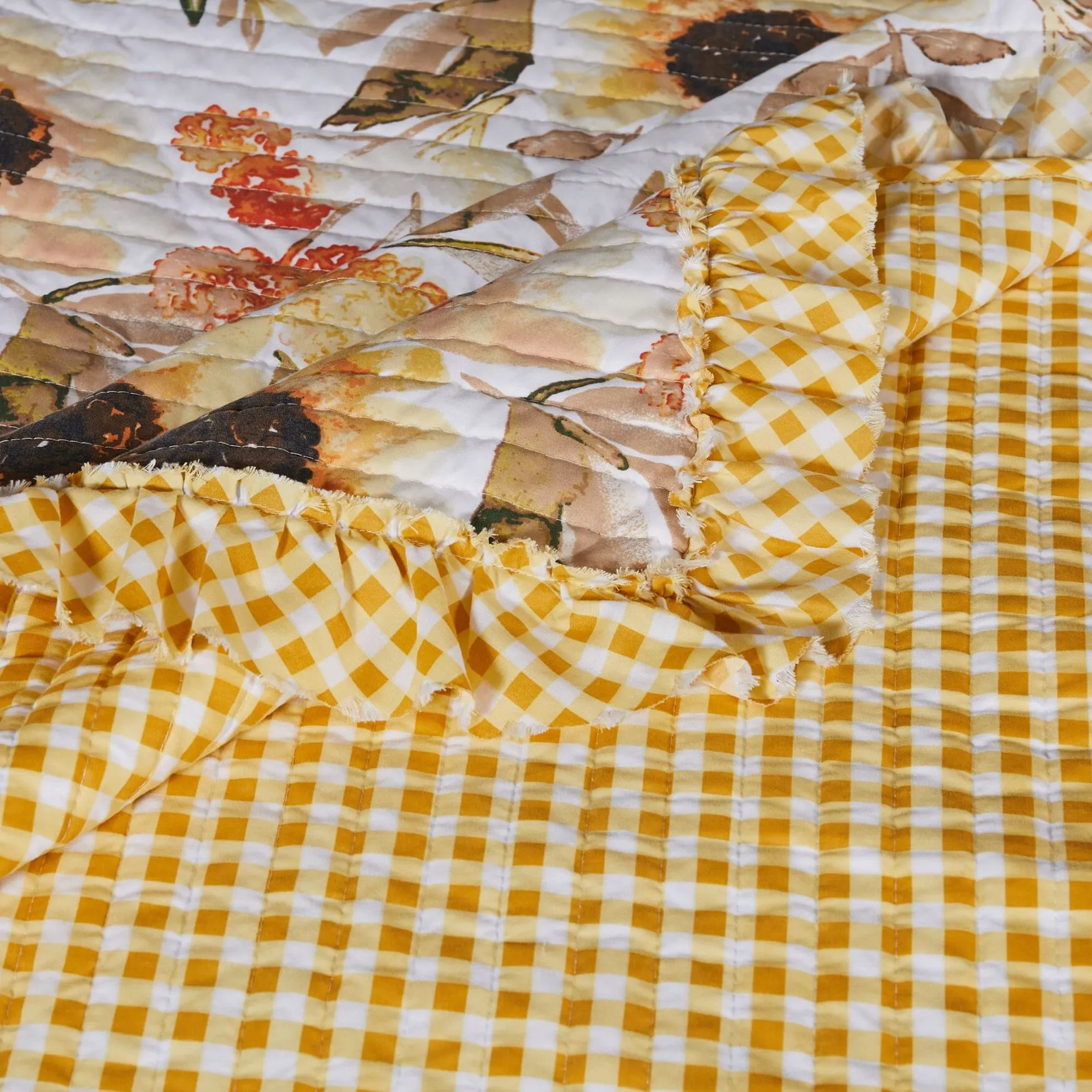 Somerset Ruffled Gingham Quilt And Pillow Sham Set