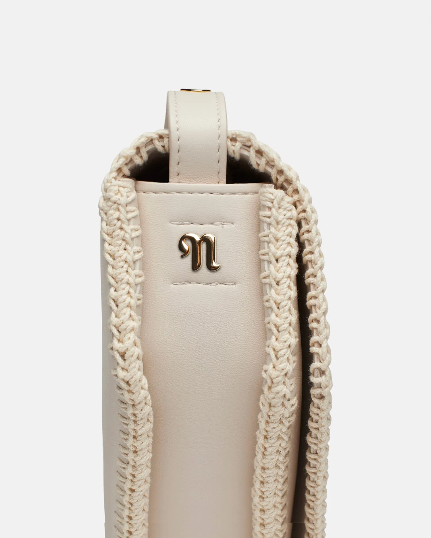 The Triangle Bag Medium - Alt-Nappa Shoulder Bag - Off - Off WhiteCreme
