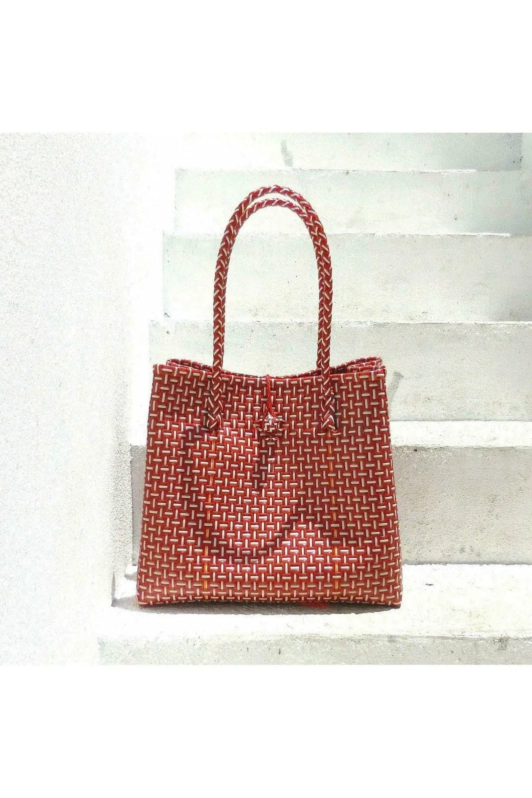 Toko Bazaar Woven Tote Bag - in Red & White