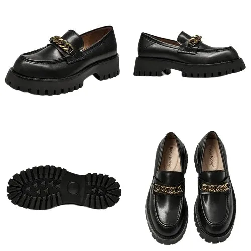 Women's shoes made of genuine leather on a platform