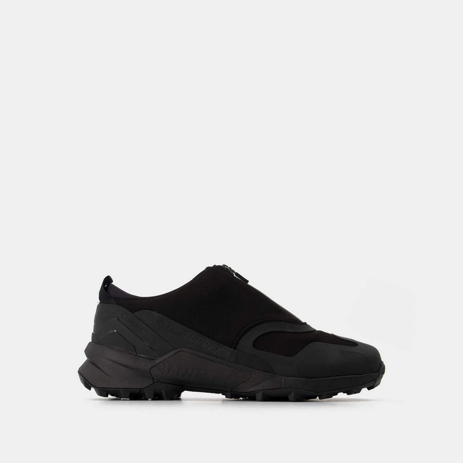 Y-3  Y-3 Swift R3 Low Gtx Sneakers in Black Fabric